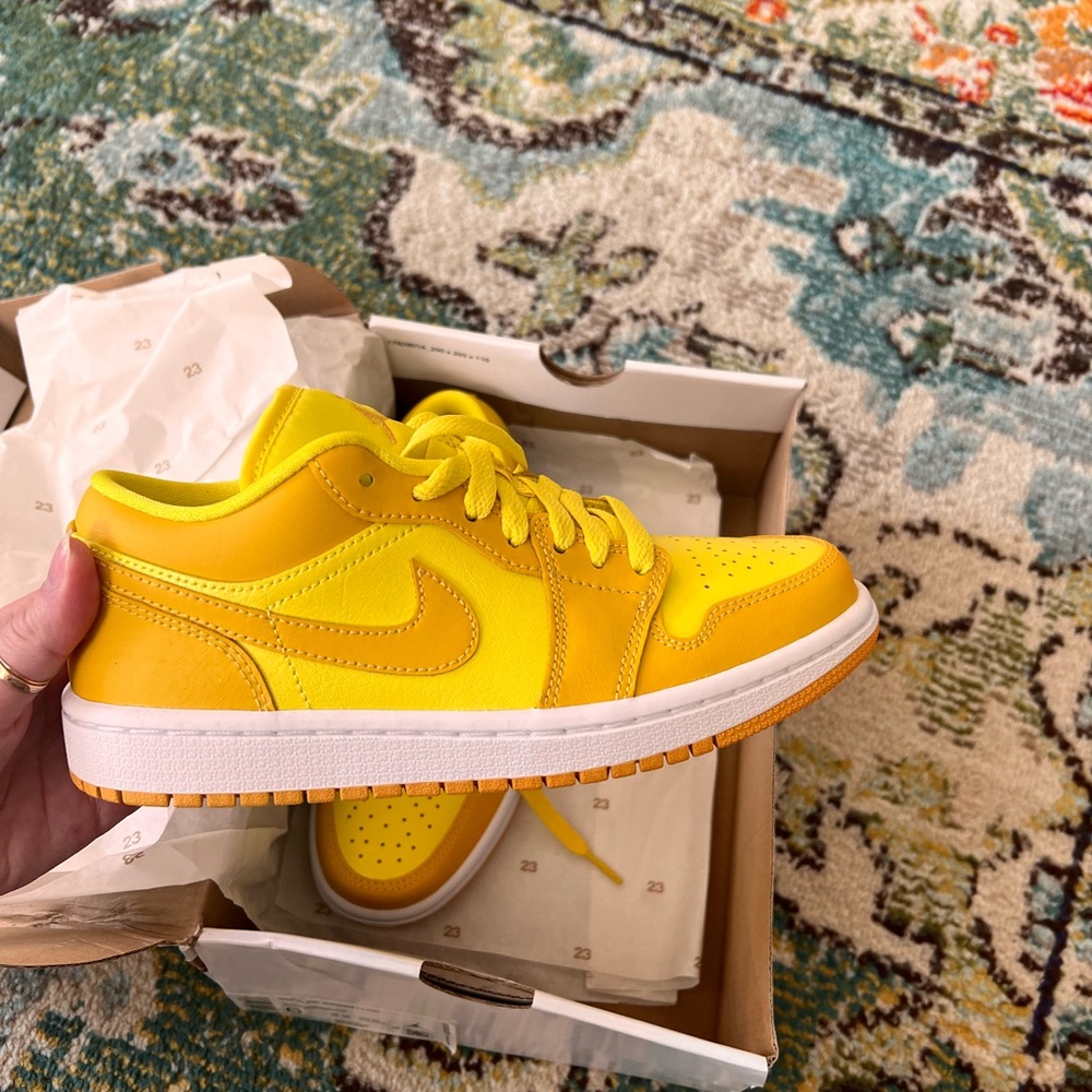 Nike Yellow Women's Sneakers